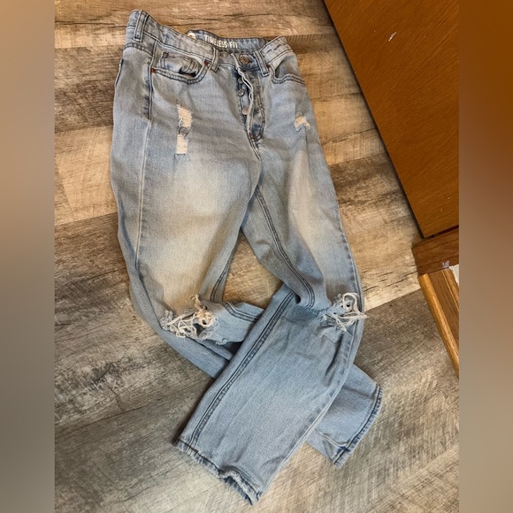 S.O.N.G. Denim - S.O.N.G. Timeless Fit Size 1/25 faded jeans, ‘ripped’ details